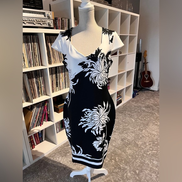 2/$20 Lipsy dress size 12 - Picture 1 of 7